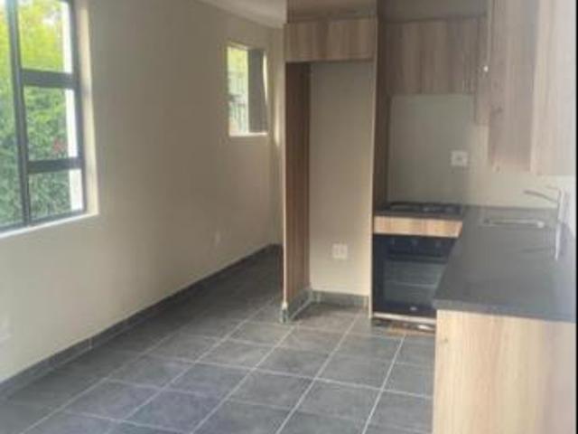 1 Bedroom Garden Cottage in Lombardy East