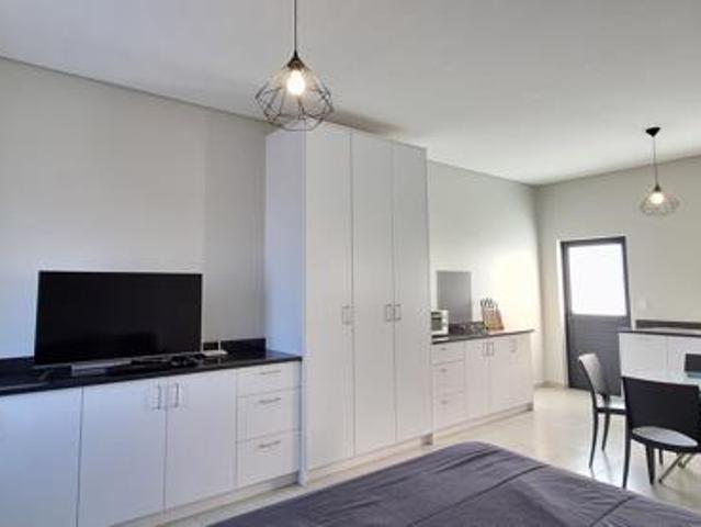 1 Bedroom Garden Cottage in Longacres Country Estate