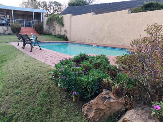 1 Bedroom Garden Cottage in Linden
