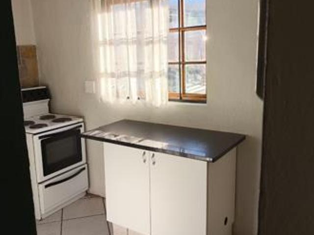 1 Bedroom Garden Cottage in Linden