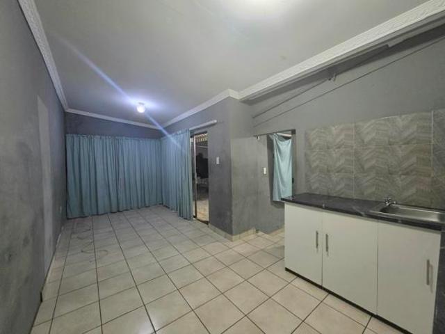 1 Bedroom Garden Cottage in Montclair