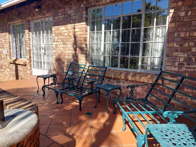 1 Bedroom Garden Cottage in Monument Park