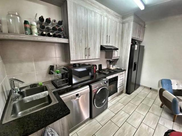 1 Bedroom Garden Cottage in Magalieskruin