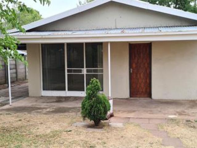 1 Bedroom Garden Cottage in Middelburg South