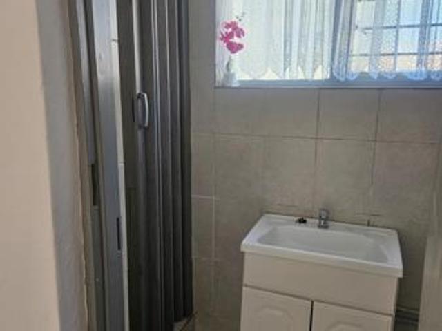 1 Bedroom Garden Cottage in Norwood