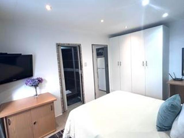 1 Bedroom Garden Cottage in Norwood