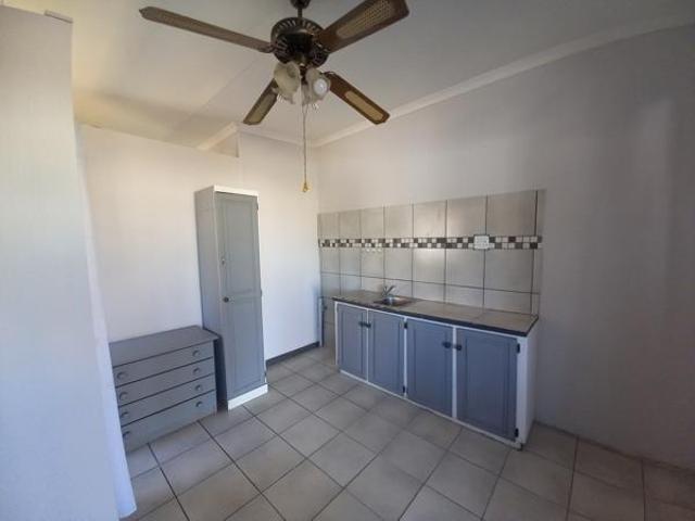 1 Bedroom Garden Cottage in New Park