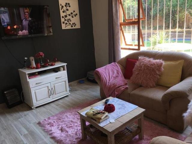1 Bedroom Garden Cottage in Paulshof