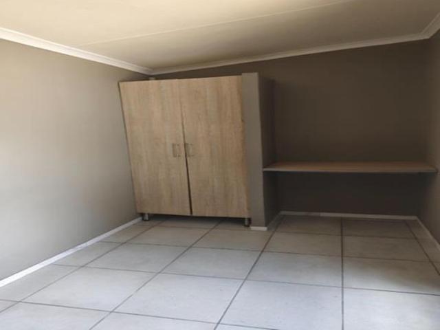 1 Bedroom Garden Cottage in Parkhill Gardens