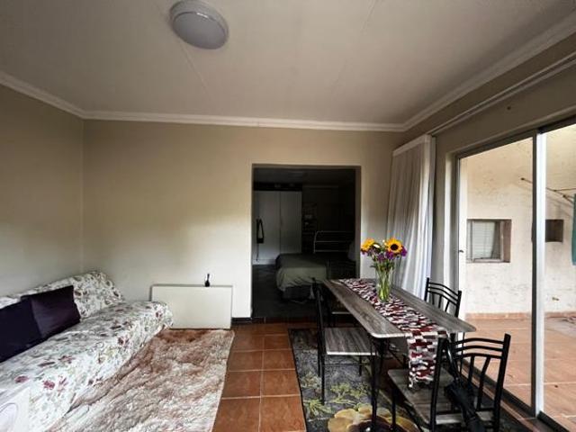 1 Bedroom Garden Cottage in President Park