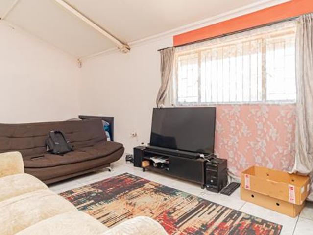 1 Bedroom Garden Cottage in President Park