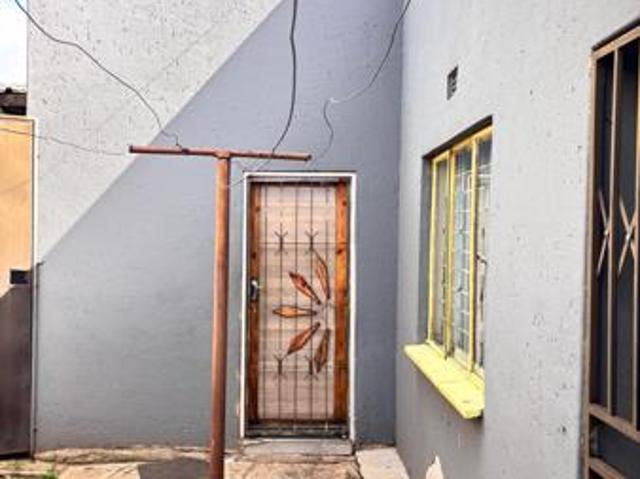 1 Bedroom Garden Cottage in Protea Glen