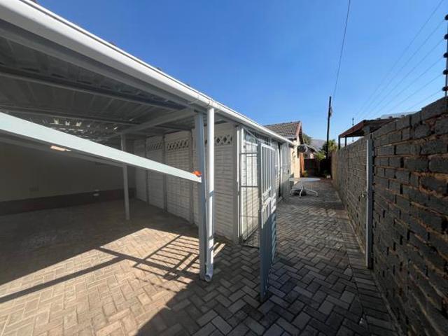 1 Bedroom Garden Cottage in Protea Park