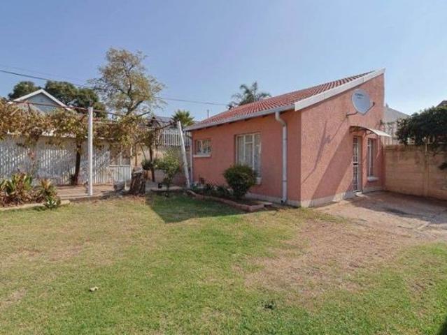 1 Bedroom Garden Cottage in Robertsham