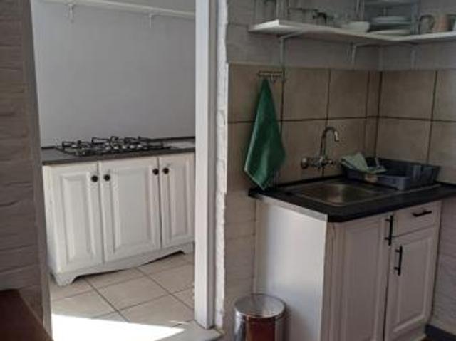 1 Bedroom Garden Cottage in Roodekrans