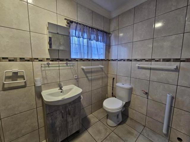 1 Bedroom Garden Cottage in Roodekrans