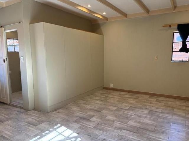 1 Bedroom Garden Cottage in Weltevreden Park
