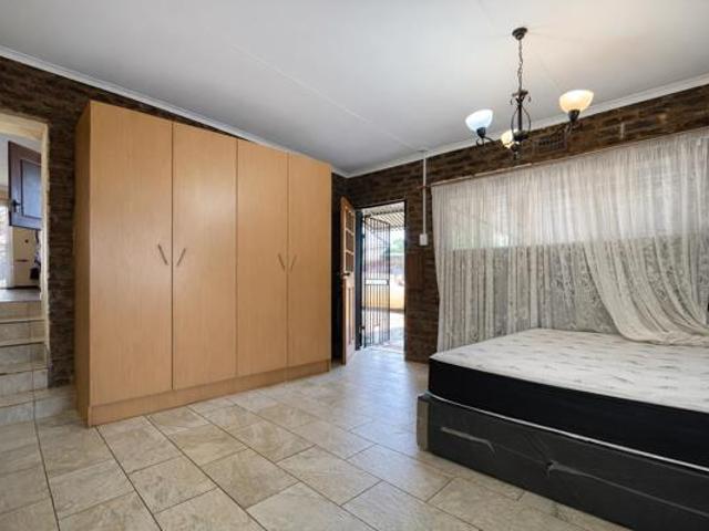 1 Bedroom Garden Cottage in Wentworth Park