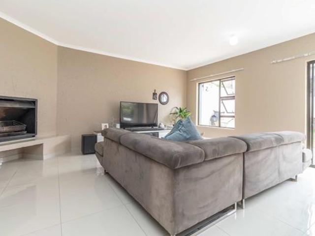 1 Bedroom Garden Cottage in Willowild