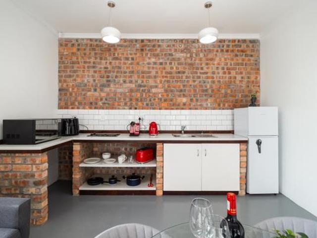 1 Bedroom Garden Cottage in Table View