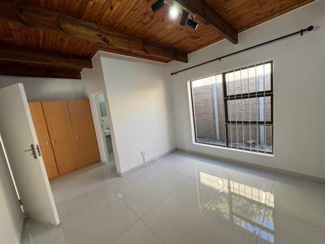 1 Bedroom Garden Cottage in Table View