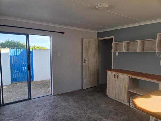 1 Bedroom Garden Cottage in The Cove