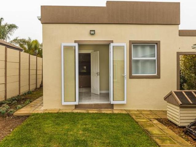 1 Bedroom Garden Cottage in The Crest