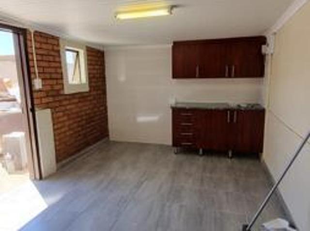 1 Bedroom Garden Cottage in The Hill