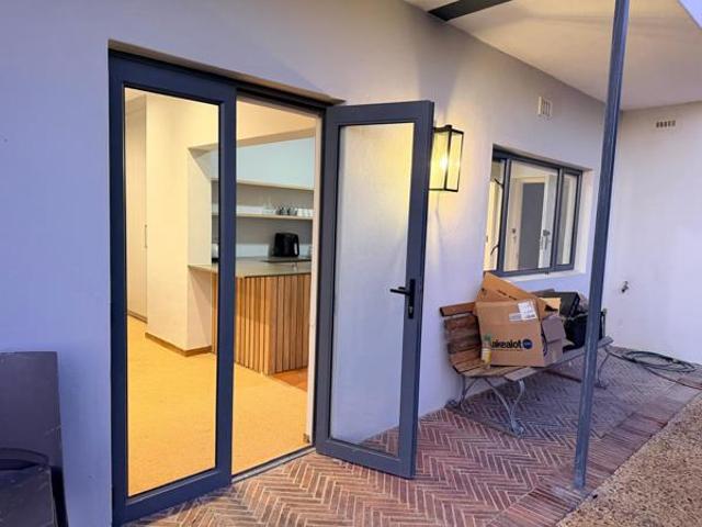 1 Bedroom Garden Cottage in Uniepark