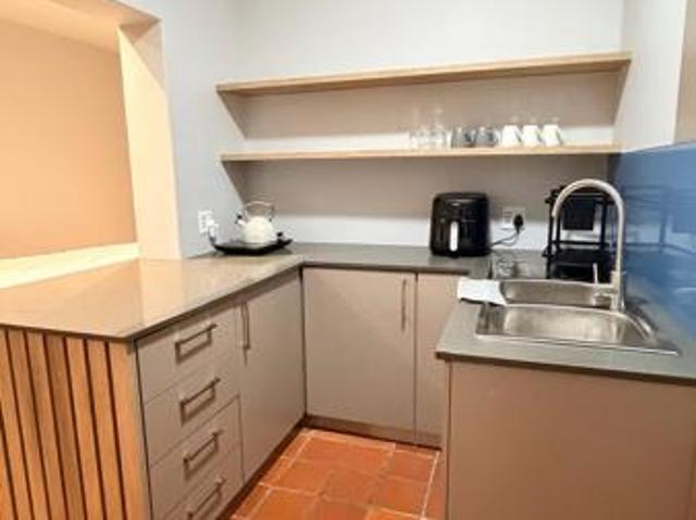 1 Bedroom Garden Cottage in Uniepark