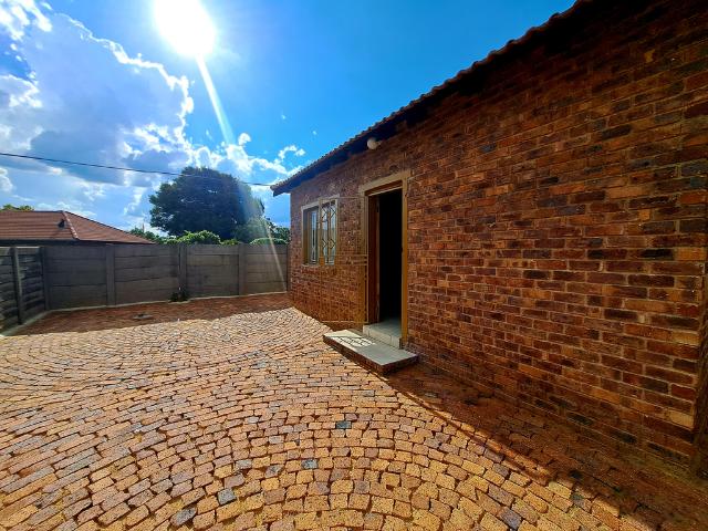 1 Bedroom Garden Cottage To Let in Mayberry Park