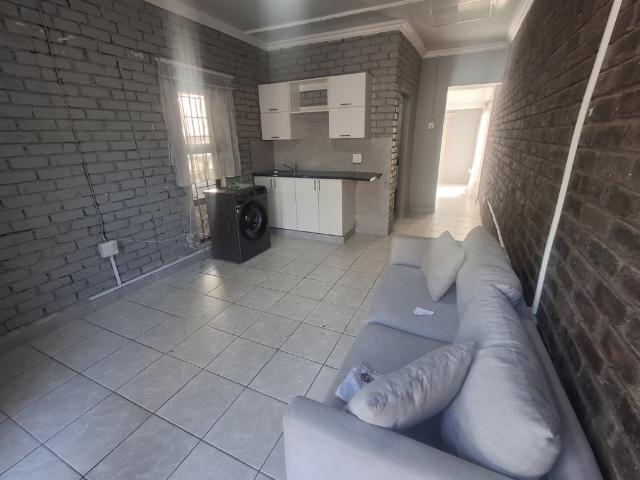 1 Bedroom Garden Cottage To Let in Meer En See