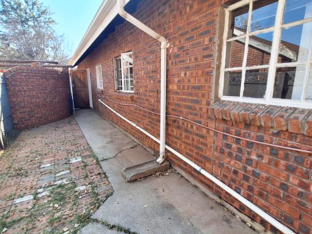 1 Bedroom Garden Cottage To Let in Naudeville