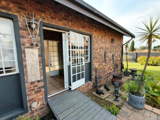 1 Bedroom Garden Cottage To Let in Falcon Ridge