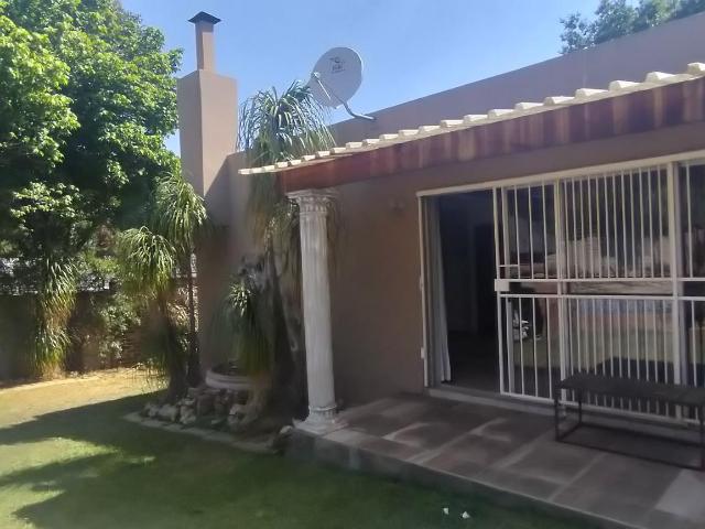 1 Bedroom Garden Cottage To Let in Florida Park
