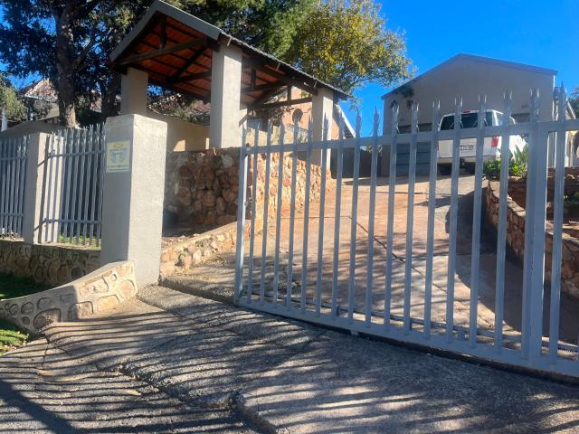 1 Bedroom Garden Cottage To Let in Risana