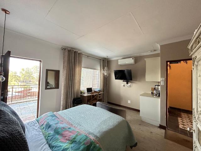 1 Bedroom Guest House To Let in Eldoraigne