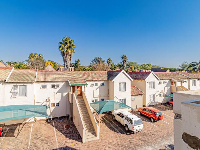 1 Bedroom duplex loft for sale in Bromhof, Randburg