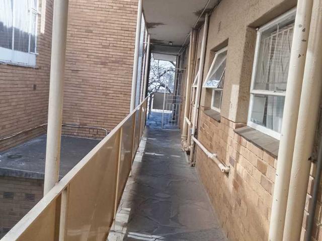 1 Bedroom Fixer Upper Property for sale in Windsor West! Calling Inv