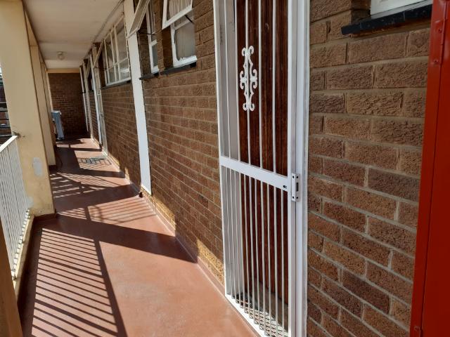 1 Bedroom Flat To Let in Alberton North