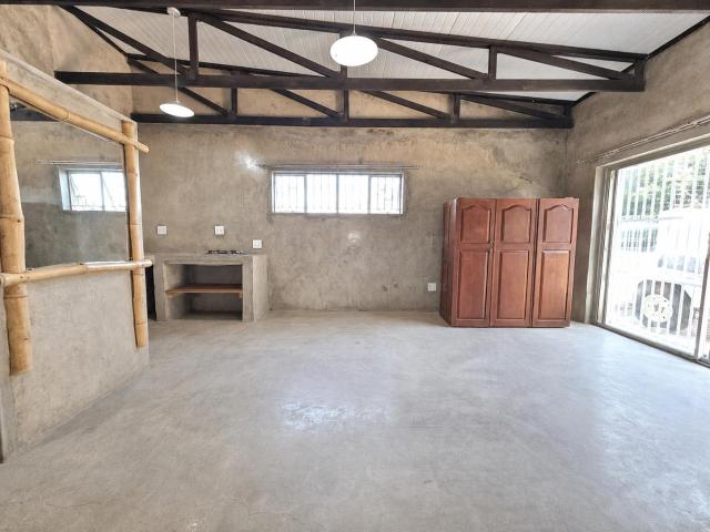 1 Bedroom Flat To Let in West Acres