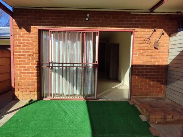 1 Bedroom flat to rent in Fichardt Park, Bloemfontein