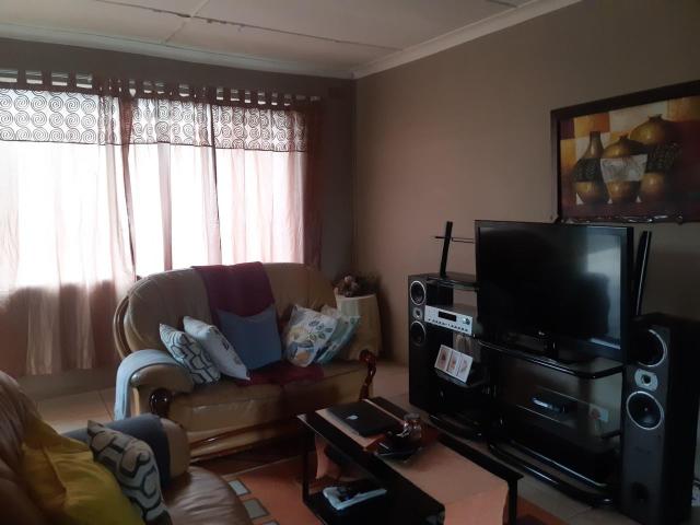 1 Bedroom Flat For Sale in Vanderbijlpark CW