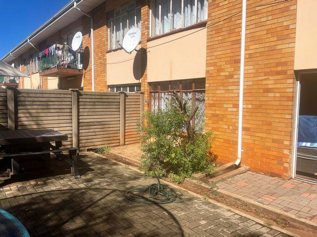 1 Bedroom Flat For Sale in Vanderbijlpark CW 1