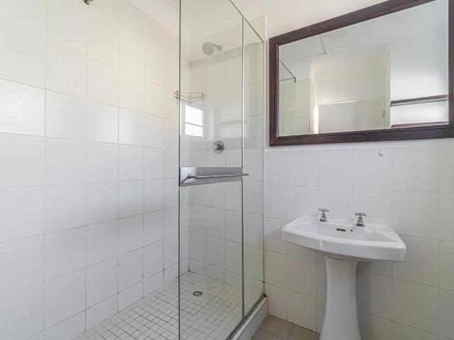 1 Bedroom flat for sale in Claremont, Cape Town
