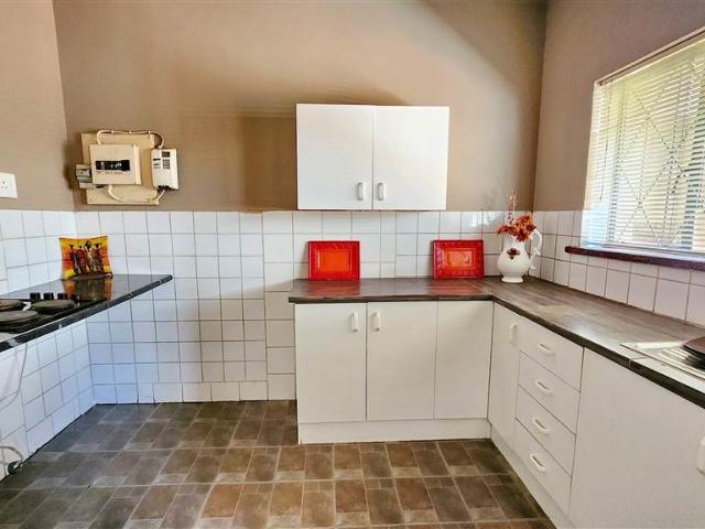 1 Bedroom Flat in Uitenhage Central