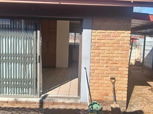 1 Bedroom Flat in Universitas