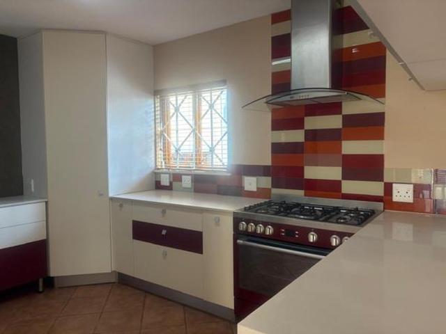 1 Bedroom Flat in Waterkloof Ridge