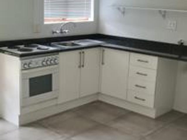 1 Bedroom Flat in Waterkloof Ridge