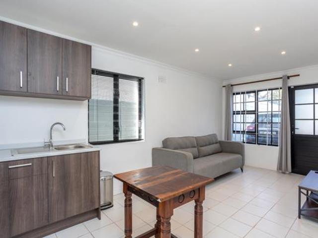 1 Bedroom Flat in Claremont